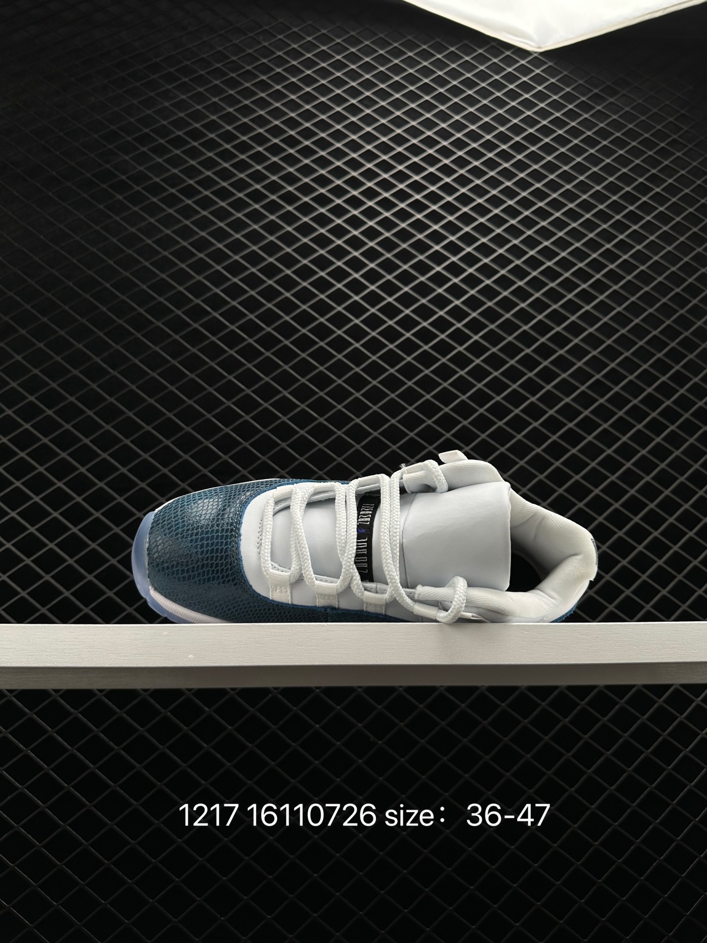 Air Jordan 11 Retro Low 